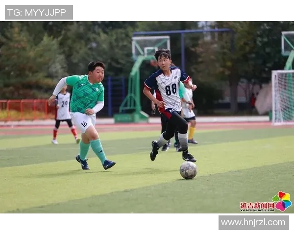 三年级学生足球比赛精彩直播全程回顾与赛后精彩瞬间分享