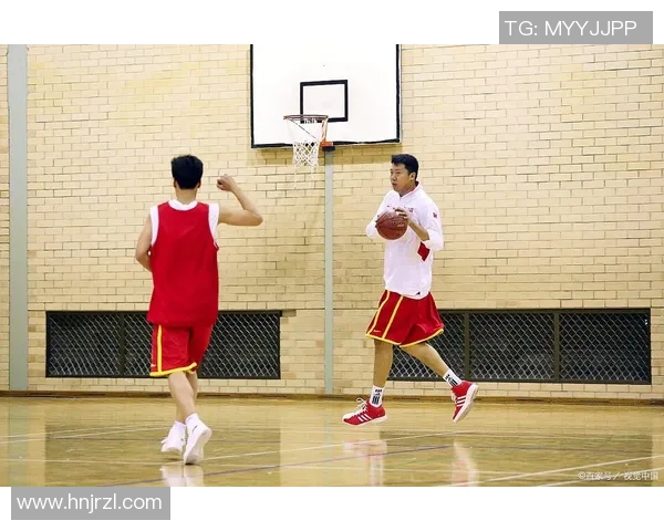 低手上篮技巧解析如何在比赛中有效运用这一投篮方式提升得分能力